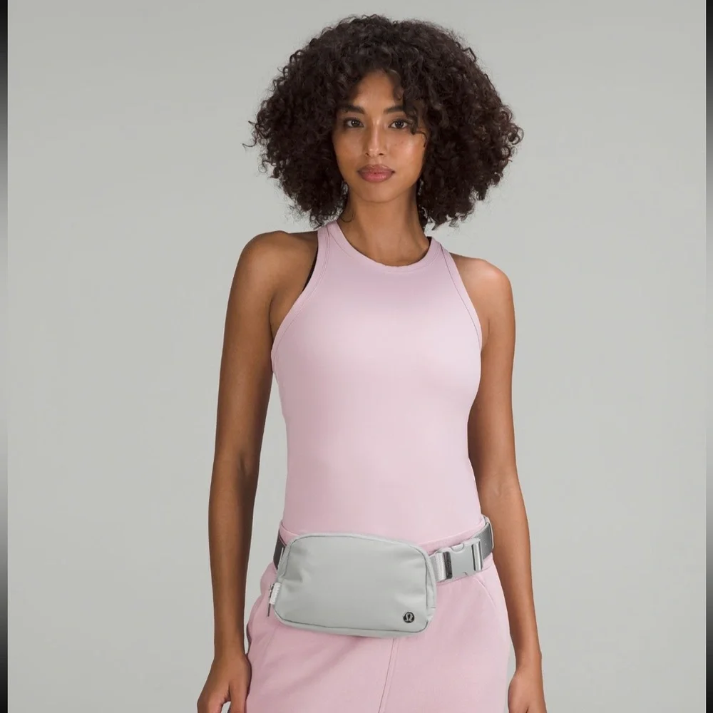NWT 🍋 Lululemon Silver Drop Logo Everywhere Belt Bag 1L